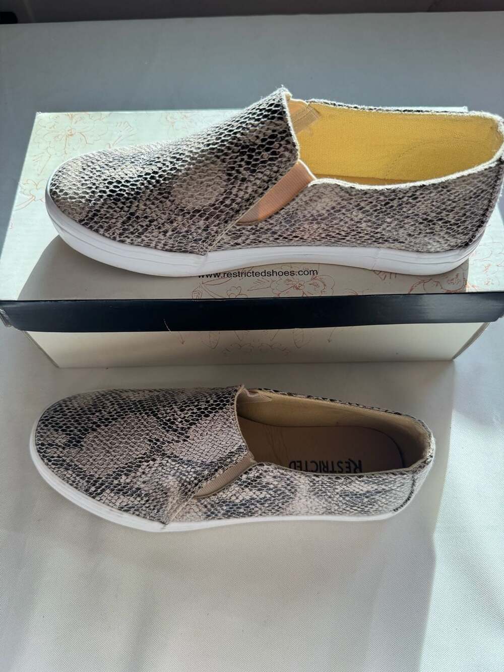 Snake Print Slip On Sneakers Women’s Size 7 Platform Casual Comfort Shoes